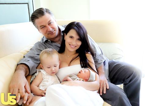 Alec Baldwin with wife Hilaria and their 2 children daughter Carmen and new baby son Rafael. Baldwin Family, Jessica Biel And Justin, Hilaria Baldwin, Mommy Loves You, Celebrity Siblings, David Letterman, Baby Belly, Celebrity Moms, Losing A Child