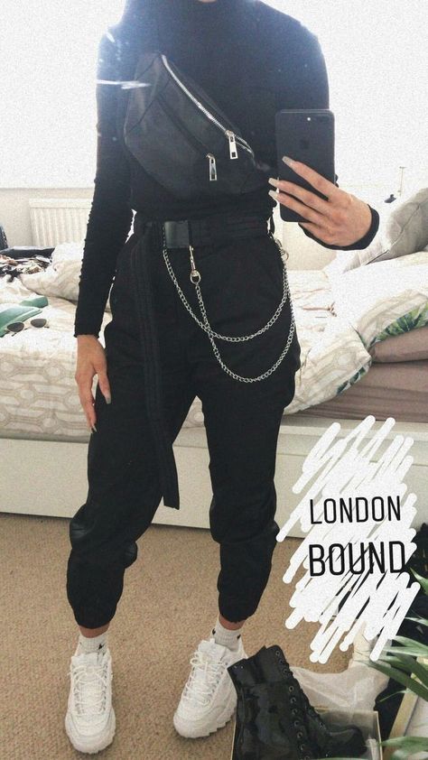 Celana Jogger Wanita, Mom Fashion, Black Turtleneck, Mode Inspo, Edgy Outfits, Grunge Fashion, Street Styles, Grunge Outfits, Casual Outfit