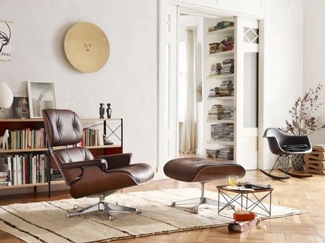 Vitra | Metal Wall Relief Dove Vitra Lounge Chair, Eames Style Lounge Chair, Eames Storage Unit, Vitra Furniture, Poltrona Design, Eames House, Vitra Design, Eames Chairs, Isamu Noguchi