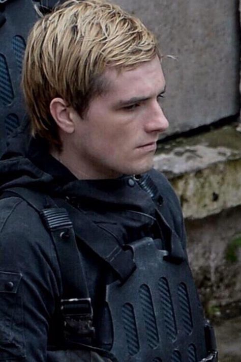 mockingjay set Hunger Games Cast, Mockingjay Part 2, I Volunteer As Tribute, Hunger Games Fandom, Katniss And Peeta, Hunger Games Series, And So It Begins, Peeta Mellark, Hunger Games Catching Fire