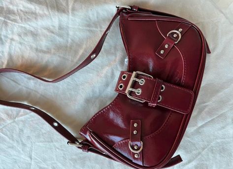 Small Vintage Handbag, Fall Purses And Bags, Red Leather Bag Aesthetic, Dark Red Handbag, Dark Red Shoulder Bag, Retro Leather Bag, Burgundy Leather Bag, Vintage Burgundy Bag, Burgundy Shoulder Bag