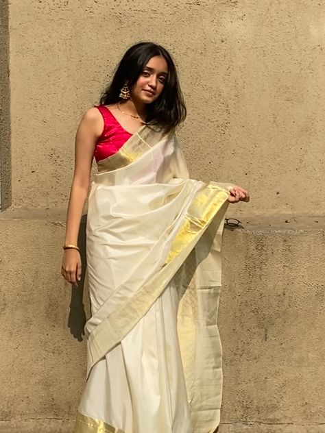 Onam Saree Ideas For College, Kerala Saree Styling, Onam Outfits Ideas 2023, Modern Onam Outfits, Onam Saree Look, Kerala Saree Look, Onam Saree Blouse Ideas, Onam Ideas, Onam Outfits Ideas