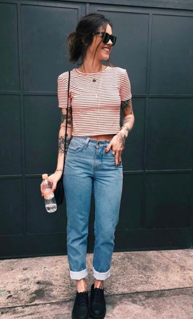 need a good pair of high waist jeans don't like stomach to show in crop top Teen Diy, Look Grunge, Blue Mom Jeans, Hipster Outfits, Outfit Jeans, Trendy Summer Outfits, Mode Inspo, Inspired Outfits, Inspiration Mode