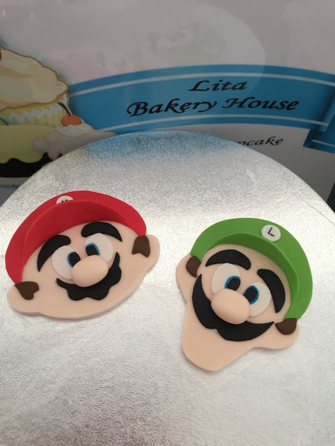 Mario and Luigi ⭐️ Model Tutorial, Flat Cake, Super Mario Luigi, Flat Cakes, Mario Cake, Super Mario And Luigi, Clay Moulding, Mario Luigi, Mario And Luigi