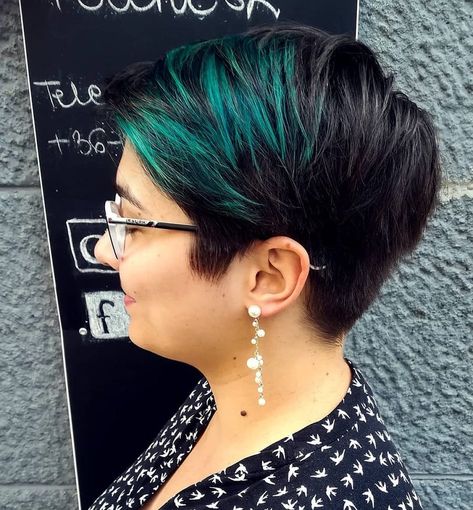 Pixie Haircut Purple, Peak A Boo Hair Color Pixie, Pixie With Peekaboo Color, Short Purple Pixie Haircut, Hair Color Ideas For Brunettes With Short Hair, Pixie Highlights Brunette, Hair Color Ideas For Pixie Haircut, Brown Pixie With Highlights, Dyed Short Hair Pixie