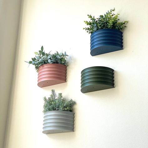 Use floating shelves to display potted plants of different sizes. Arrange them in a staggered pattern for visual interest. Mix in decorative items to create a dynamic look. Indoor Wall Planter Ideas, Wall Planter Ideas, Indoor Wall Planter, Wall Plants Indoor, Wall Plant Pot, Diy Wall Planter, Fake Walls, Wall Hanging Decorations, Planters Indoor