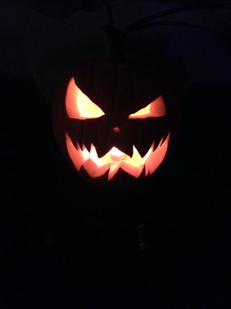 {Jack-o-lantern}  #halloween #jackolantern Awesome Pumpkin Carvings, Pumpkin Carving Stencils, Cute Pumpkin Carving, Scary Halloween Pumpkins, Halloween Pumpkin Carving Stencils, Pumkin Carving, Carving Stencils, Creative Pumpkin Carving, Amazing Pumpkin Carving