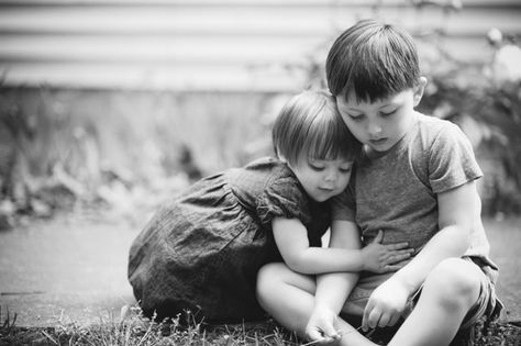 Pin for Later: 11 Tips For Photographing Siblings Click Away Kids Hugging, My Sweet Sister, Family Portrait Photography, Childrens Photography, Photography Gallery, Real Life Stories, Kids Portraits, Denver Colorado, Friend Photos