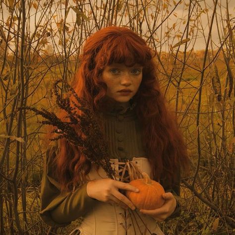 Fall Fairy Aesthetic, Ginger Haired Woman, Autumn Reference, Autumn Aesthetic Photography, Red Head Woman, Autumn Character, Photography Of People, Autumn Portrait, Cottagecore Autumn