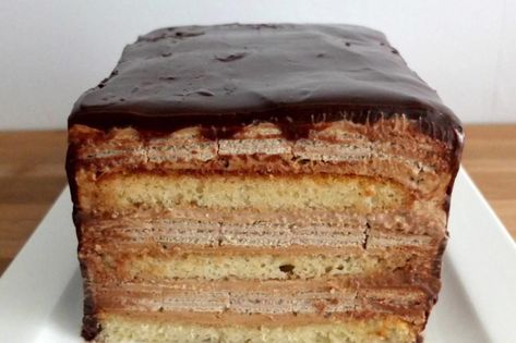 How To Make A Coffee Crisp Cake Coffee Crisp Cake, Canadian Chocolate Bars, Vanilla Loaf Cake, Canadian Foods, Canadian Dessert, Coffee Crisp, Canadian Recipes, Canadian Cuisine, Coffee Desserts