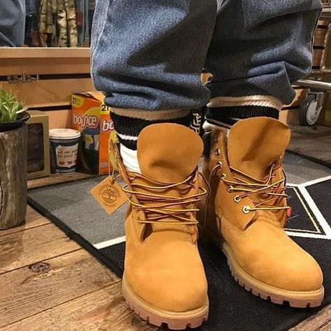 Tims Boots, Timberland Boots Outfit, Timberland 6, Pretty Shoes Sneakers, Street Fashion Men Streetwear, Timberlands, Timberland Shoes, Swag Shoes, Dream Shoes