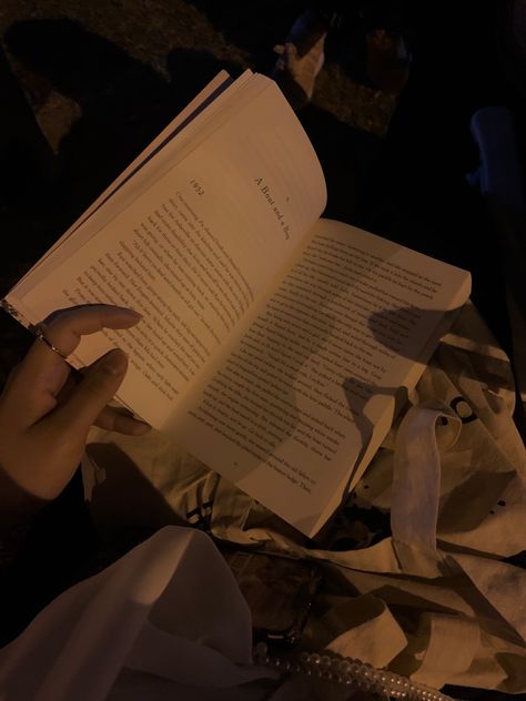 Reading In Bed Aesthetic Night, Late Night Reading Aesthetic, Reading Aesthetic Night, Reading At Night Aesthetic, Night Reading Aesthetic, Lisa Core, Reading Date, Romanticing Life, Nighttime Reading