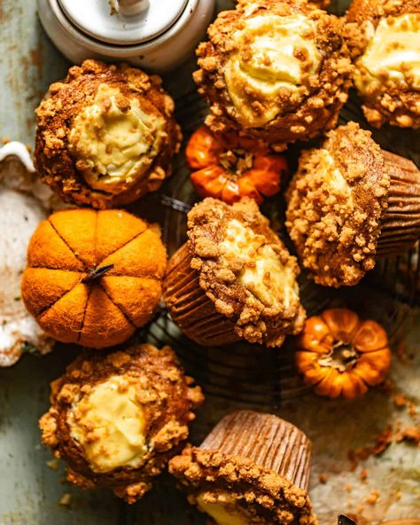 Jumbo Pumpkin Cream Cheese Muffins, Pumpkin Muffins Cream Cheese Frosting, Bakery Pumpkin Muffins, Copycat Pumpkin Cream Cheese Muffins, Healthier Pumpkin Muffins, Jumbo Pumpkin Muffins, Copycat Starbucks Pumpkin Muffins, Pumpkin Flavored Recipes, Apple Pumpkin Muffins