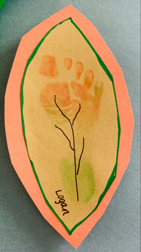 Infant Leaf Activities, Nature Activities For Infants, Thanksgiving Crafts For Infants Daycare, October Art Activities, Fall Infant Crafts, Painting With Hands, Leaf Lesson Plans, September Lesson Plans, Leaf Lessons