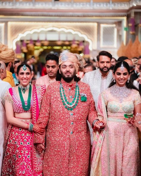 Over the past few months, the world’s collective jaw has dropped as Anant Ambani wed Radhika Merchant in a lavish series of events. Given the family’s much-documented love affair with jewelry, it was not surprising that, once again, they pulled a collection of jewels from the family vault that bordered on the unfathomable. Head to the link in our bio for a roundup of the jewelry worn by the Ambanis over the weekend. Radhika Merchant, Anant Ambani, Neck Pieces Jewelry, Indian Wedding Outfit, Kim K Style, Indian Wedding Reception, Indian Wedding Photos, Mom And Sister, Neck Piece