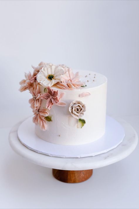 Peach Colored Cake, Violet Cake, 1 Tier Cake, One Tier Cake, Textured Wedding Cakes, Violet Cakes, Dessert Decor, Italian Wedding Cakes, Tiered Cakes Birthday