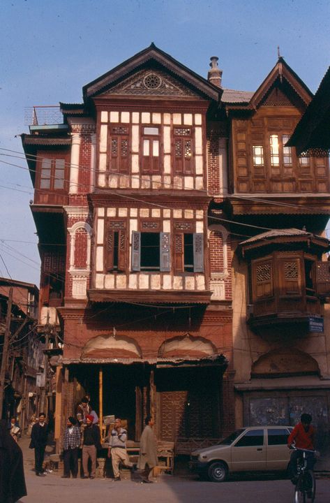 Kashmiri Architecture, Kashmir Diaries, Kashmir Aesthetic, Vintage Kashmir, Unique Buildings Architecture, Kashmir Beauty, Kashmir Photos, Home Gym Design Garage, Wooden Architecture