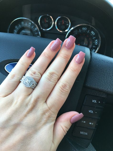 DND 607 Hazelnut Gel. It looks lighter in full sun & more of a mid-tone dusty mauve in other lighting. So gorge paired with DND 428 Rosewood on the toes Dnd Hazelnut, Dnd Gel Nail Polish, Dnd Nail Polish, Bright Red Nails, Mauve Nails, Dnd Gel Polish, Pink Toes, Dusty Mauve, Gel Polish Colors