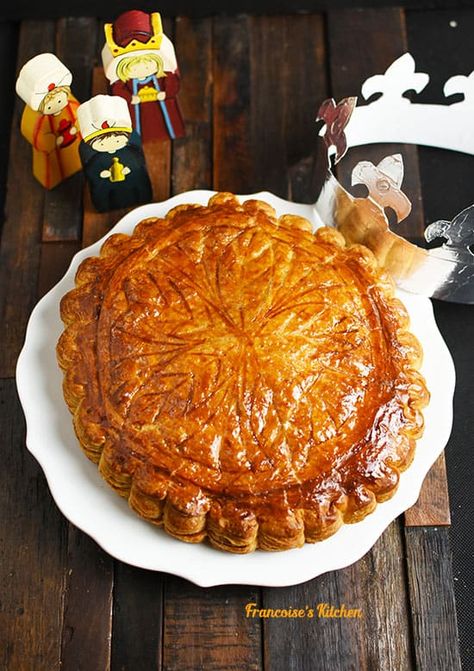 Galette des Rois (French King Cake) French King Cake Recipe, French King Cake, Mardi Gras Party Food, Almond Croissants, Rois Mages, King Cake Recipe, Puff Pastry Filling, Mardi Gras King Cake, Sweet Pastry