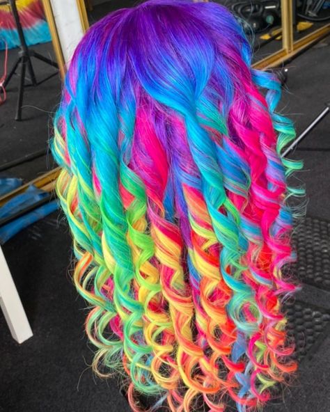 Trendy Balayage, Dyed Hair Ideas, Boil Eggs, Balayage Hair Color Ideas, Dark Brunette Hair, Hair Colorful, Balayage Hair Color, Rainbow Hair Color, Curled Hair