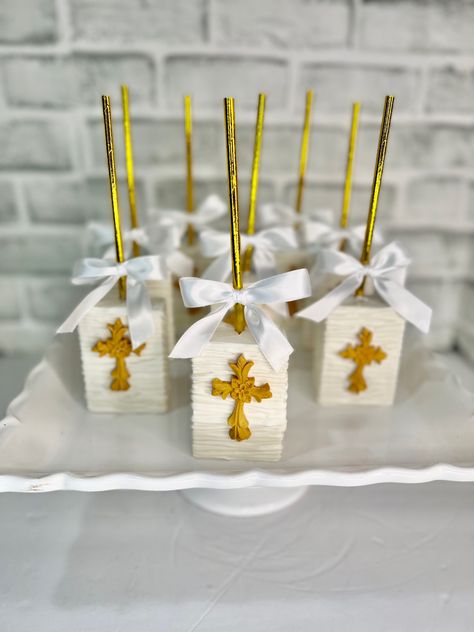 First Communion Strawberries, First Communion Treats Dessert Tables, First Communion Treats, Bautizo Dessert Table, First Communion Desserts, Communion Desserts, Confirmation Desserts, First Communion Dessert Table, Baptism Treats