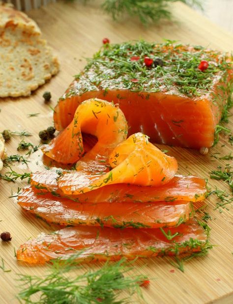 Gravlax Marinated Salmon with Mustard and Dill Sauce and Buckwheat Blinis Cured Fish, Gravlax Recipe, Raw Salmon, Marinated Salmon, Healthy Salmon Recipes, Cooking Recipes Healthy, Fish Recipes Healthy, How To Cook Fish, Salmon Dishes