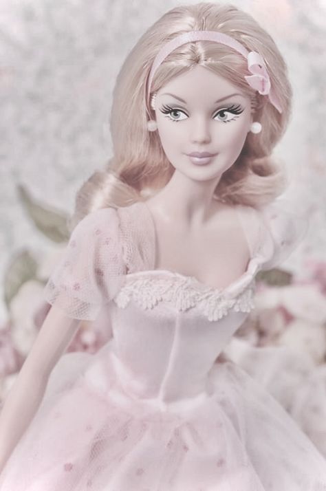 Vintage Princess Aesthetic, Barbie Coquette, The Cardigans, Doll Aesthetic, Pink Girly Things, Princess Aesthetic, Vintage Barbie Dolls, Blogger Girl, Pretty Dolls