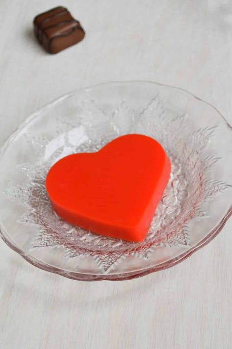 Valentine Jello Hearts Valentine Jello, Creamy Jello, Finger Jello, Jello Ideas, Jello Jigglers, Healthy Low Calorie Meals, Strawberry Jello, Chocolate Dreams, Jell O