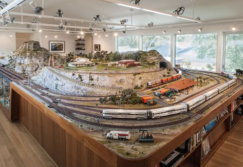 Toy Train Layouts, Model Training, Ho Model Trains, Model Railway Track Plans, Toy Trains Set, Train Room, Model Train Sets, Model Train Scenery, Ho Trains