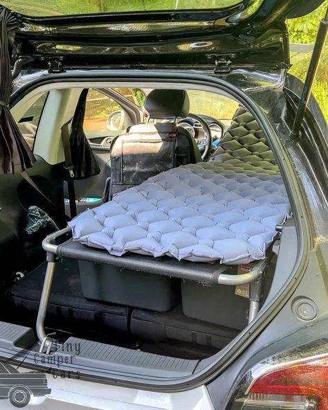 Lu stellt uns ihren Opel Adam Rocks vor. ➡️ @Luandlife 🚗 Was macht deinen Camper besonders? Er ist wirklich Mini. Ich musste nichts ausbauen, wodurch ich nach meiner Reise einfach nur meine Sachen rausnehme und die Sitze wieder hochklappe. 🚗 3Funfacts: - Ich schlafe auf einer Gartenliege wenn ich auf dem Rücken liege habe ich genau 10 cm Platz bis zur Decke 😅 - Niemand vermutet das jemanden in dem Auto schläft/ lebt. - Das erste Mal, das ich in meinem Camper geschlafen habe, war direk... Opel Adam