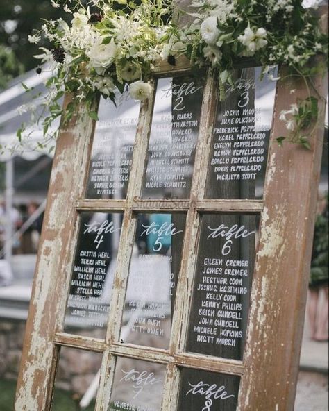 Creative Wedding Seating Chart, Rustic Seating Charts, Seating Chart Ideas, Seating Chart Wedding Diy, Seating Arrangement Wedding, Wedding Table Seating Chart, Table Seating Chart, Wedding Table Seating, Chart Ideas