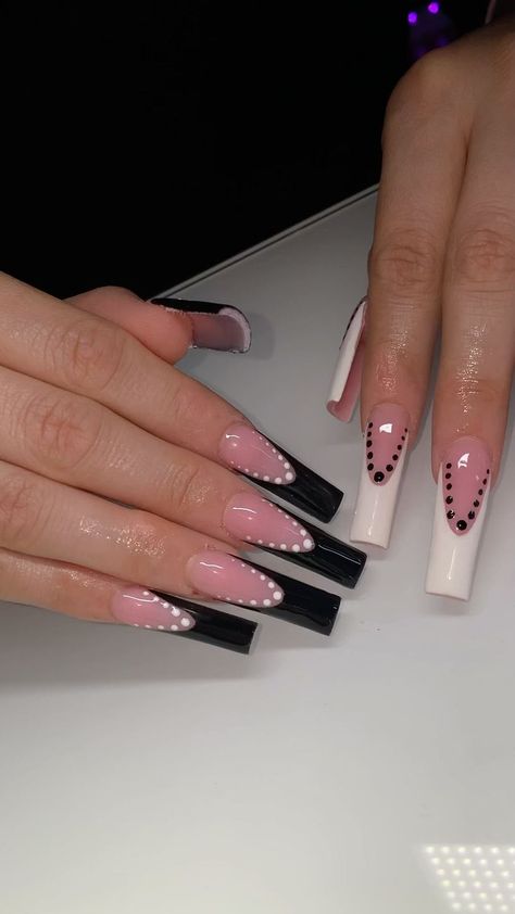 Valentines Day Toes, Monochrome Nails, Summer Nails Art, Bunny Nails, Art Designs Ideas, Transparent Nails, Striped Nails, Long Square Acrylic Nails, Trim Nails