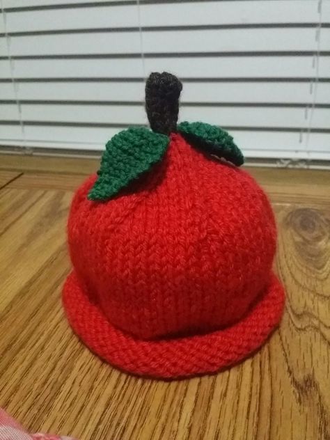 A Little Knitty: The Apple of My Eye Infant Hats, Apple Hat, The Apple Of My Eye, Baby Apple, Apple Of My Eye, Newborn Hats, Free Knitting Patterns, Knit Hats, Free Knitting Pattern