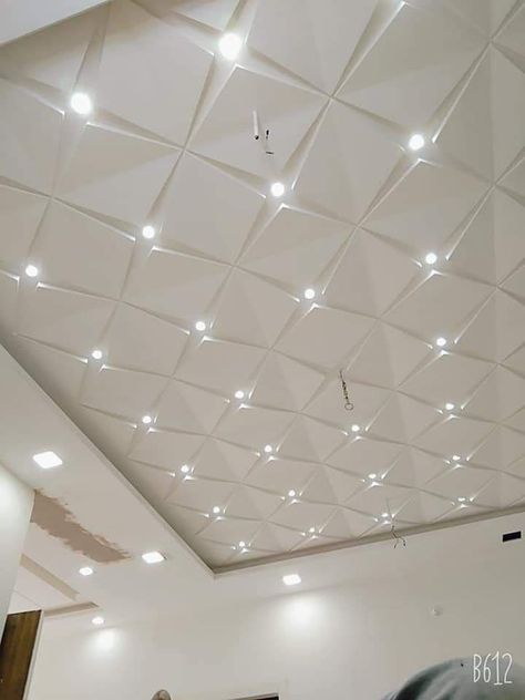 Amazing stylish roof decor ideas 2022😍😍 Simple False Ceiling Design, Luxury Ceiling Design, Simple Ceiling Design, Pvc Ceiling Design, New Ceiling Design, False Ceiling Living Room, Drawing Room Decor, Interior Ceiling Design, Pop False Ceiling Design