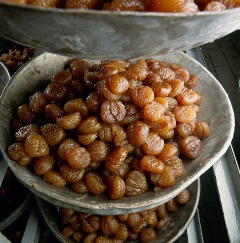 An easy recipe for Italian-style candied chestnuts. Christmas Eve Morning, Baking Gift Ideas, French Sweets, Chestnut Recipes, Winter Holiday Recipes, Chestnuts Roasting, Winter Baking, Nut Trees, Sweet Chestnut