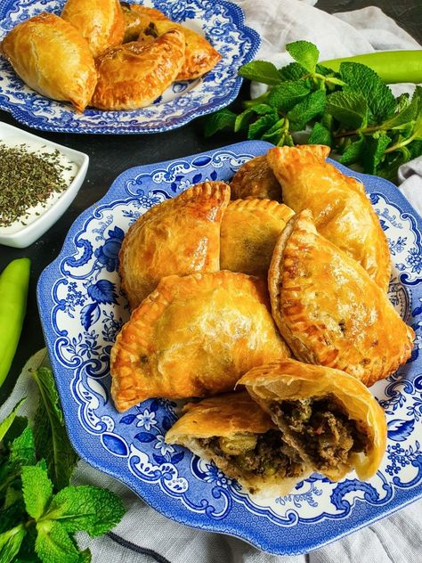 Meat Samosa, Samosas Recipe, Iranian Recipes, Middle East Recipes, Samosa Recipe, Tasty Meat, Cubed Potatoes, Pregnancy Cravings, Food Out