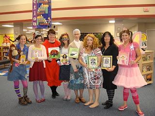 love this idea.  i think the teachers at Peine should do this next year for read across america week!  Book character day, teacher dress up ideas Teacher Dress Up Ideas, Viola Swamp, Book Parade, Book Characters Dress Up, Grouchy Ladybug, Character Day, Dress Up Ideas, Teacher Dress, Book Character Day