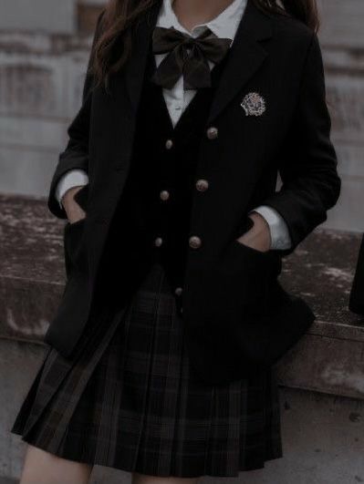 Dark Academia Uniform, Private School Uniforms, Boarding School Aesthetic, Chica Dark, High School Uniform, School Uniform Outfits, School Uniform Fashion, Academia Outfits, Dancing In The Moonlight