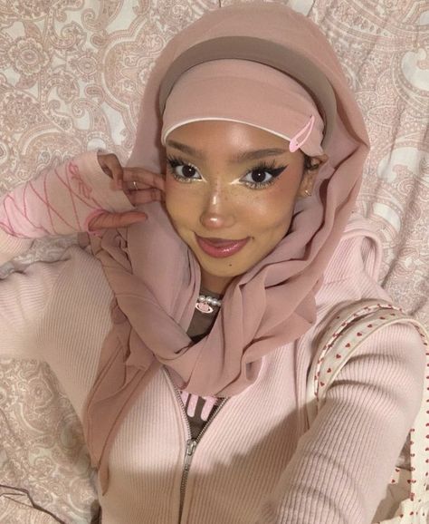 hourly black hottie on Twitter: "… " Pink Hijab, Modest Girly Outfits, Hijabi Fits, Hijab Aesthetic, Hijabi Fashion Casual, Hijabi Aesthetic, Muslim Outfits, Hijabi Outfits, Hijab Fashion Inspiration