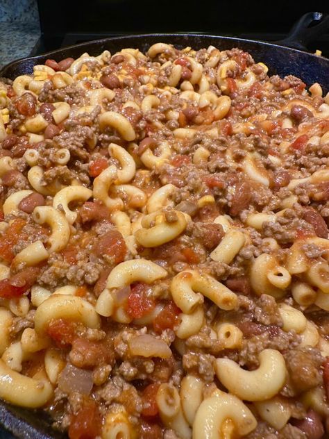 Bacon Cheeseburger Tortellini - Cooking with Katie Cross Katie Cross Recipes, Pizza Tortellini, Cheesy Chili Mac, Chili Mac Recipe Easy, Easy Chili Mac, Pork Side Dishes, Cheesy Chili, Chili Mac Recipe, Meat Lovers Pizza