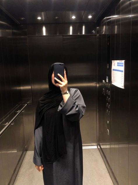 Girl Hijab Aesthetic, Niqab Fashion Style, Black Hijabi Girl, Foodie Aesthetic, ليلو وستيتش, Fesyen Islam, Lover Fashion, Estilo Hijab, Recipe Baking