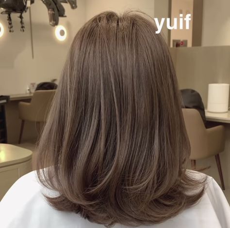 Mid Length Hair Not Styled, Ash Brown Hair Bob, Milk Brown Balayage, Milk Tea Balayage, Light Brown Lob, Milky Brown Hair, Mousey Brown, Short Light Brown Hair, Hair Jazz