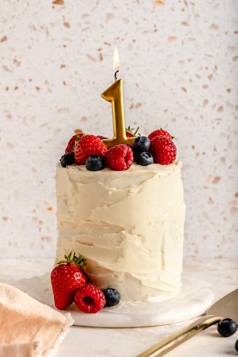 Birthday Cakes For One Year Old, Easy Smash Cake Recipe, Strawberry Smash Cake First Birthdays, Easy Smash Cake, Cake For One Year Old, Smashed Cake, Cake Ideas For 1st Birthday, Ideas For 1st Birthday, Smash Cake Recipe