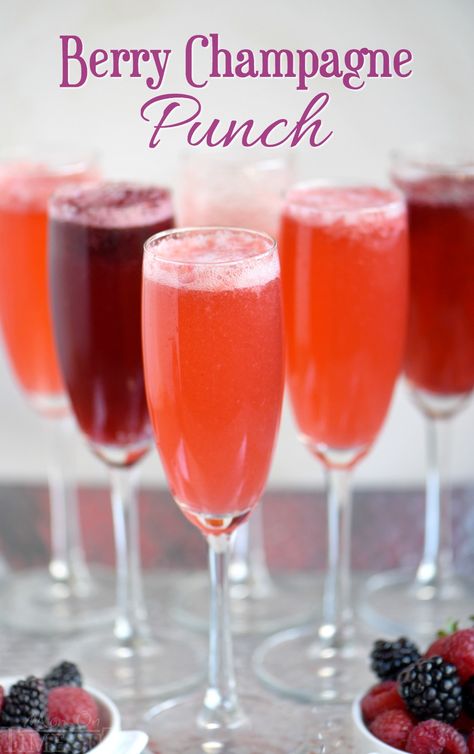 Berry Champagne Punch Champagne Punch Recipes, Prosecco Drinks, New Years Cocktails, Champagne Punch, Mothers Day Dinner, Champagne Drinks, Champagne Brunch, Brunch Food, Brunch Drinks