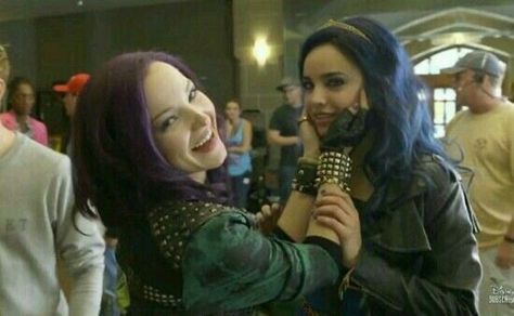 Mal X Evie Ship, Descendants Funny, Descendants 2015, Descendants Pictures, Descendants Mal, Evie Descendants, Mal Descendants, Descendants 1, Sarah Jeffery