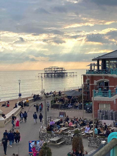 #sunrays #sky #skyline #sunset #sunsetphotography #brighton #aesthetic #aestheticwallpaper Brighton University Aesthetic, British Seaside Aesthetic, Brighton University, Brighton Aesthetic, Brighton City, Nostalgic Summer, Skyline Sunset, London Brighton, Brighton England