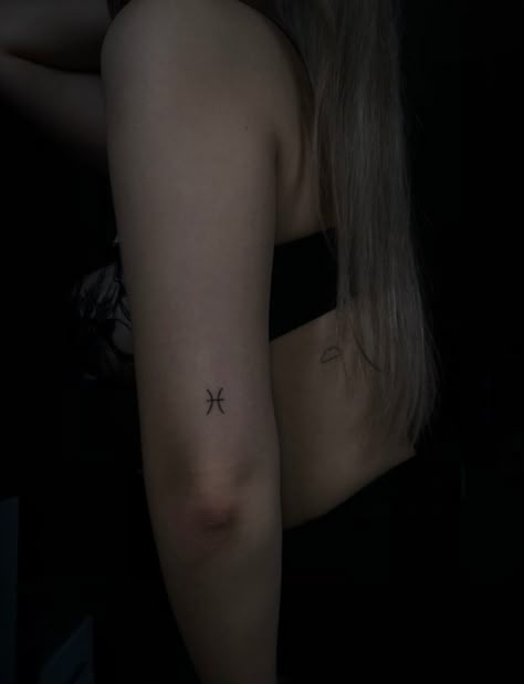 Tattoo Pisces, Tattoo Zone, Soft Tattoo, Pisces Tattoo, Tattoo 2023, Pisces Tattoos, Zodiac Signs Pisces, Zodiac Tattoo, Aesthetic Tattoo