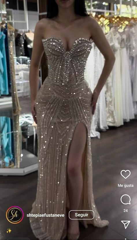 Silver Prom Dress Sparkly, Big Chest Outfits, Diamond Prom Dress, Glitz And Glam Outfit, Diamond Prom Dresses, Premiere Outfits, Prom Styles, Matric Dance Dresses, Silver Prom Dress