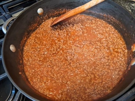 No beans in this chili, but it's perfect for topping a hot dog or burger. This type of chili is also superb for chili cheese fries. Chili Cheese Fries No Beans, Chili Cheese Fries Recipe, Hot Dog Chili Recipe, Cheese Fries Recipe, Hotdog Chili Recipe, Chili Cheese Dogs, Hot Dog Chili, Chili Cheese Fries, Onion Jam