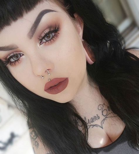 Natural Goth Makeup Looks, Witchy Fall Makeup, Business Casual Goth Makeup, Light Goth Makeup Looks, Autumn Goth Makeup, Dark Natural Makeup Looks, Simple Gothic Makeup Looks, Soft Goth Makeup Looks, Wedding Makeup Alternative